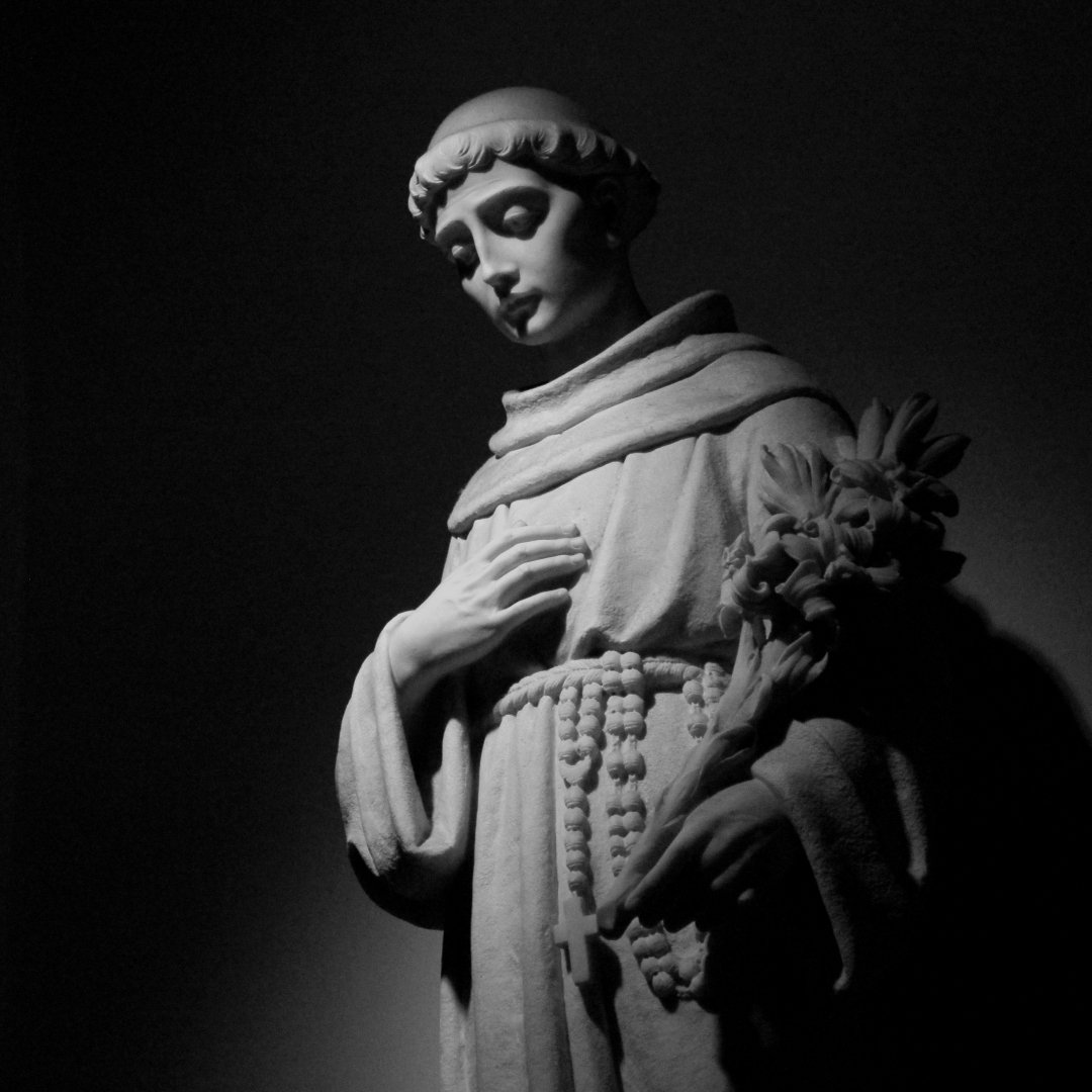 black-and-white photo of St. Anthony of Padua statue