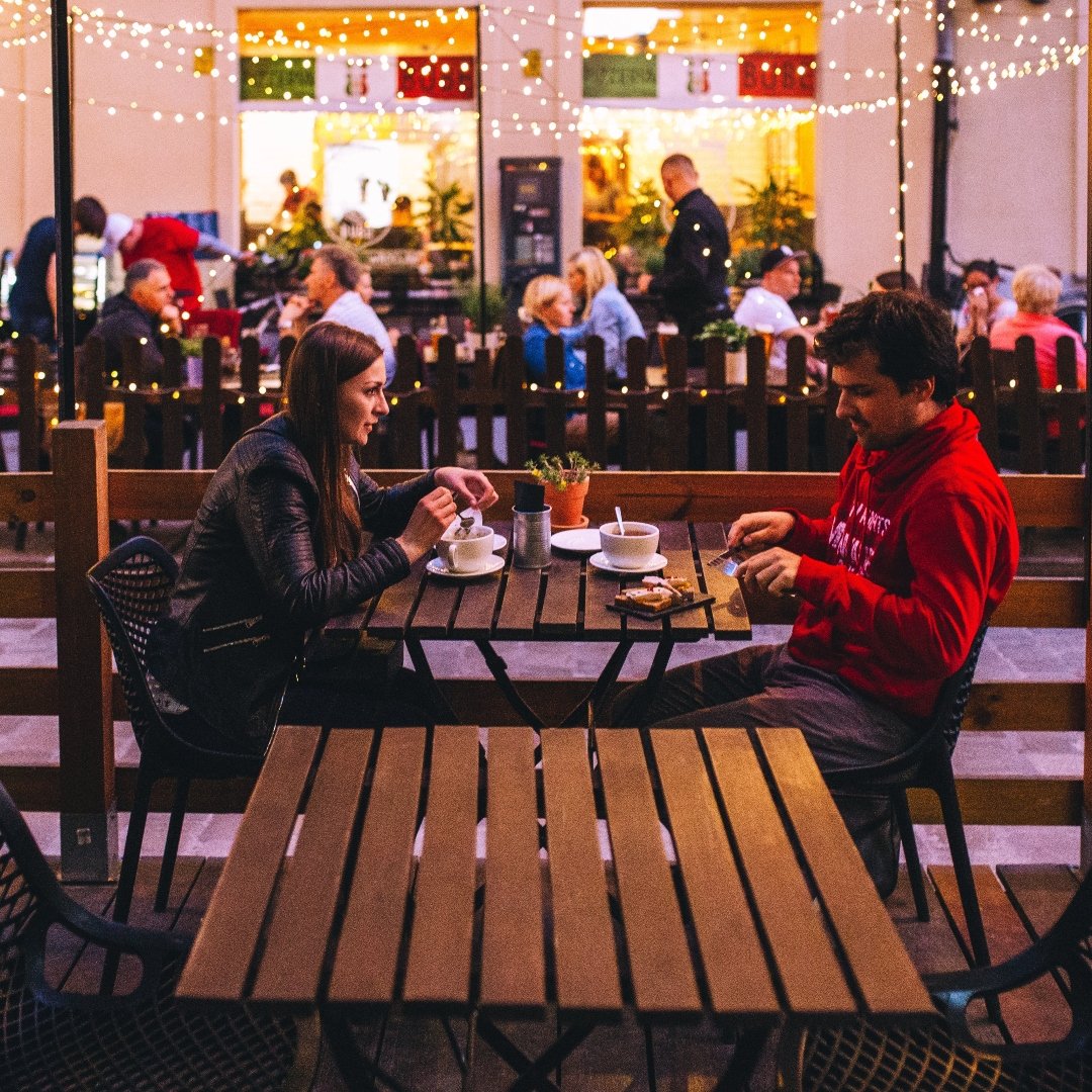 couple dining at outdoor restaurant