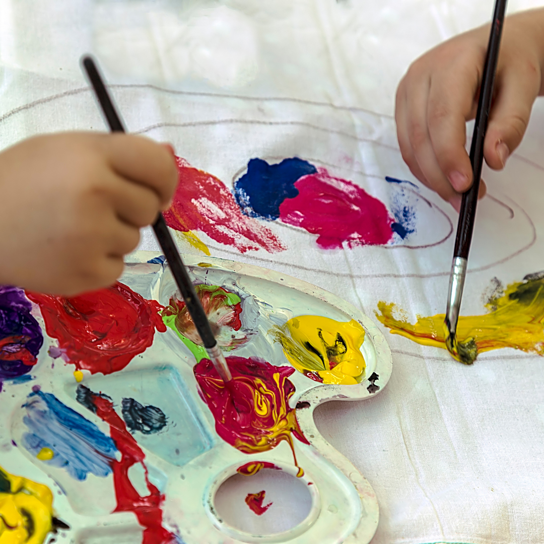 children painting