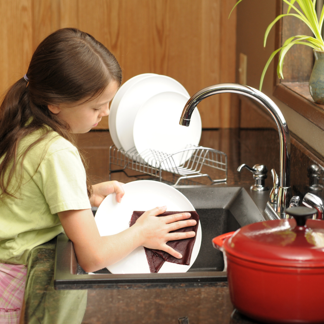 girl washing dishes