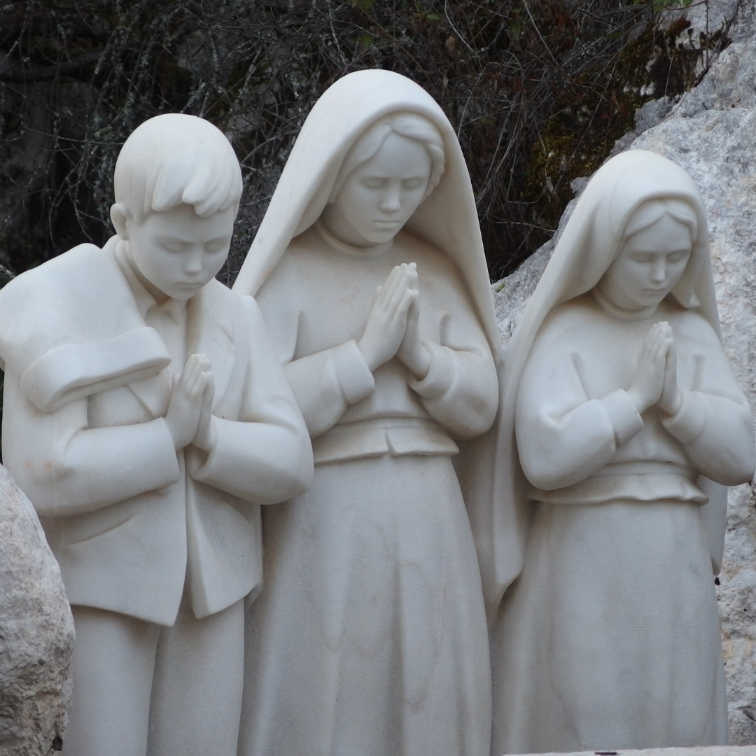 alabaster statues of Fatima children