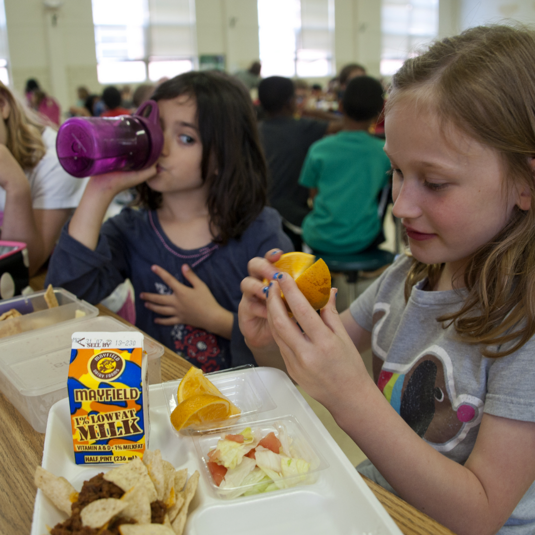 kids in a school lunchroom