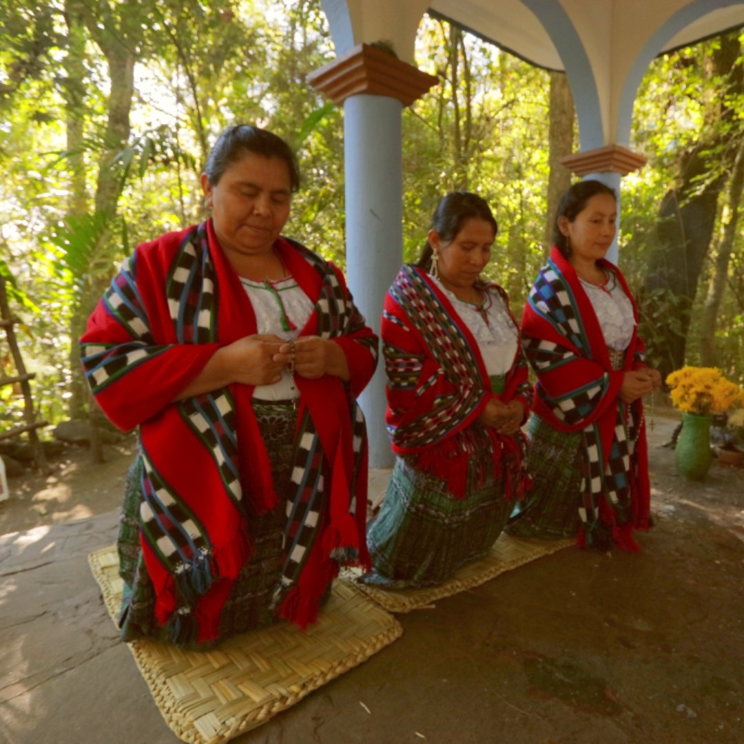 Guatemalan women praying the Rosary