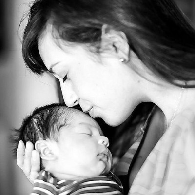 "A mothers love (14865176845)" by Christopher Michel from San Francisco, USA - A mothers love. Licensed under CC BY 2.0 via Wikimedia Commons