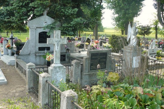 Bytyn,_cemetary_(2)