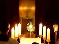 Eucharistic_Adoration