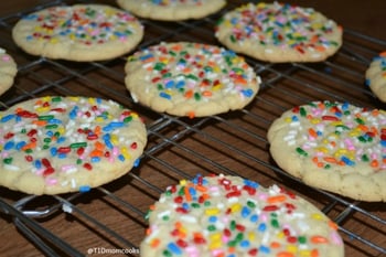 Giant sugar cookies with sprinkles (8)c SMALL