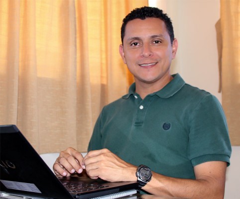 Henry Flores, director of the Unbound communications center in El Salvador. Photo copyright 2015 Unbound. All rights reserved.