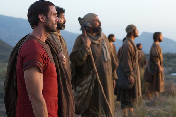 Clavius (Joseph Fiennes), with Jesus’ disciples, witnesses a miracle 
