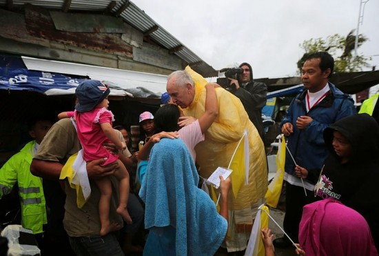 Pope Francis visits the Typhoon Yolanda victims 