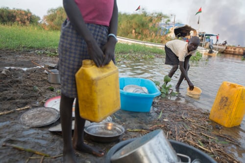 The Nile River has become a lifeline—and a potential health hazard—for displaced families in central South Sudan. While the river provides drinking water and a source of fish and general recreation, it’s also being used for bathing, laundry and defecation.