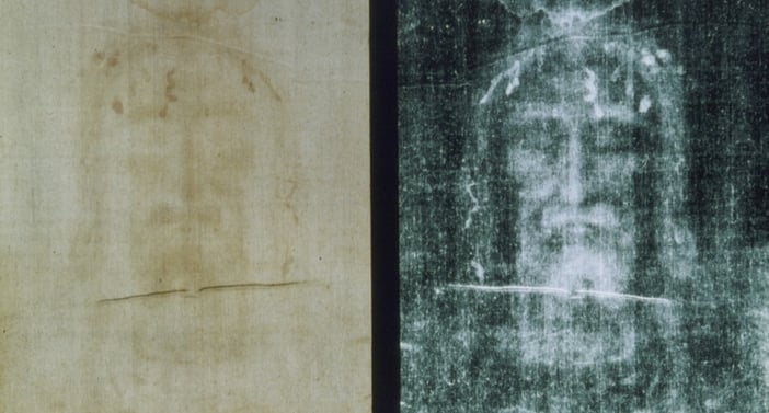 Shroud of Turin via Wikimedia Commons (PD).