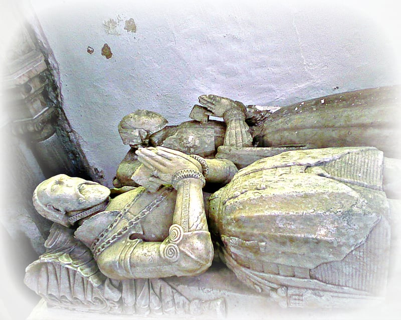 alabaster effigy