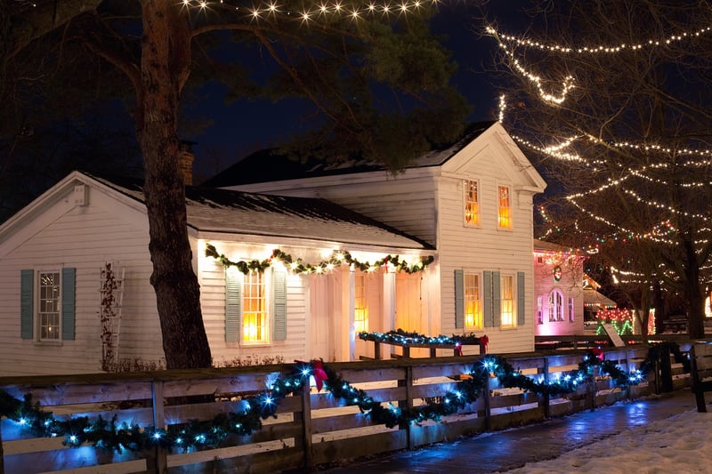 "Advent: The Real Meaning of Christmas Lights" by Marcellino D'Ambrosio, Ph.D. (CatholicMom.com)