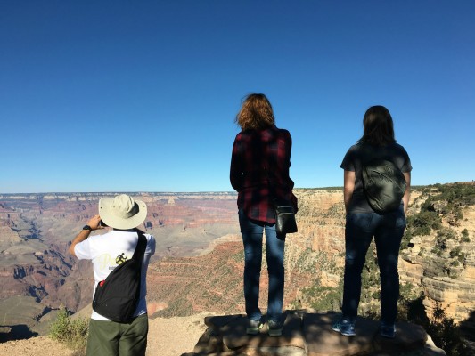 kids-standing-on-wall