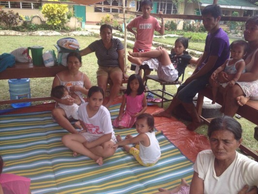 Some of the earthquake victims in Bohol (Photo by Robert Michael Poole aka @tokyodrastic on Twitter)
