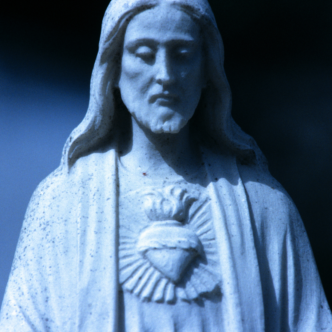 sacred heart of jesus statue