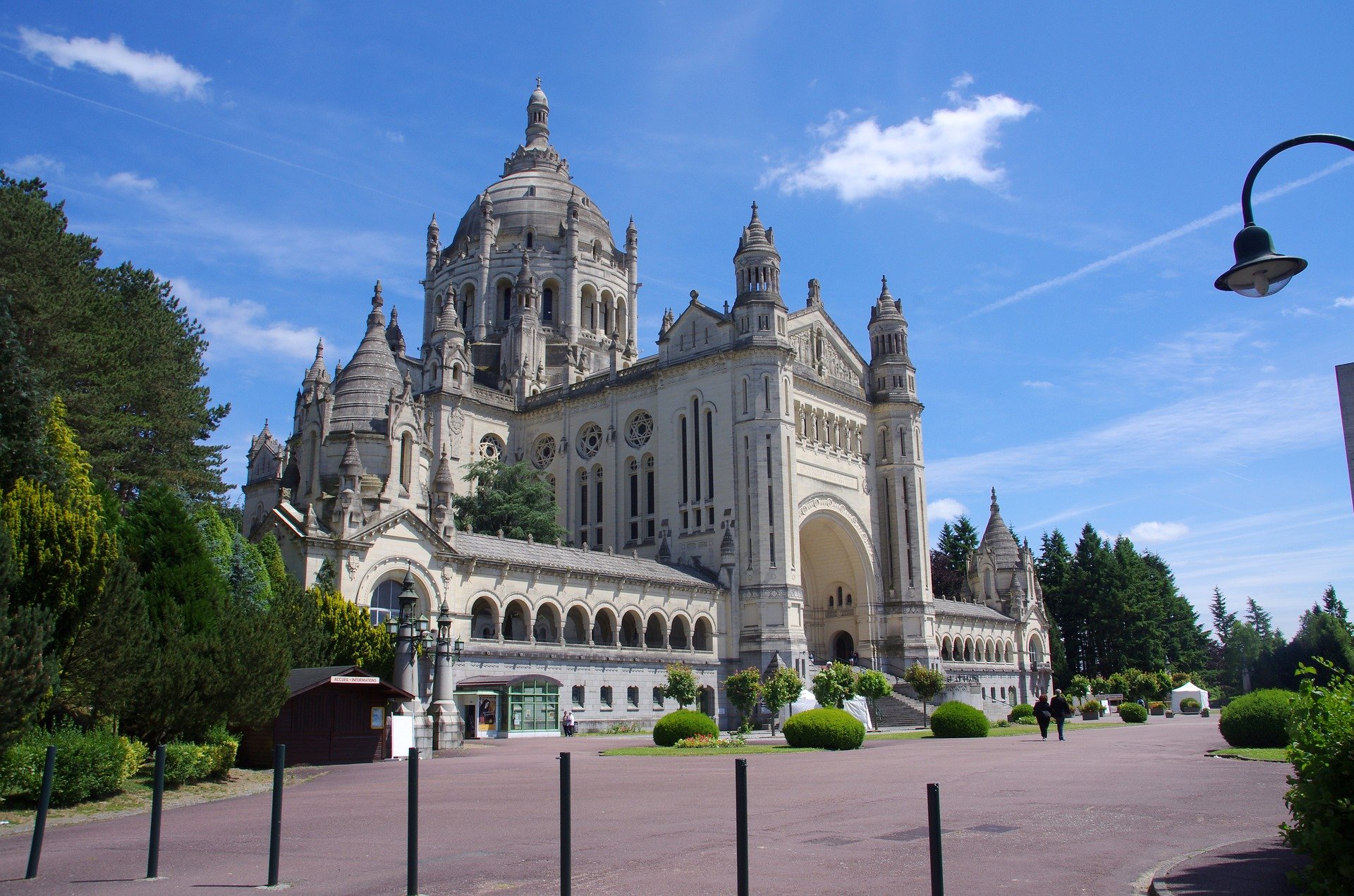 basilica-of-lisieux-2513117_1920