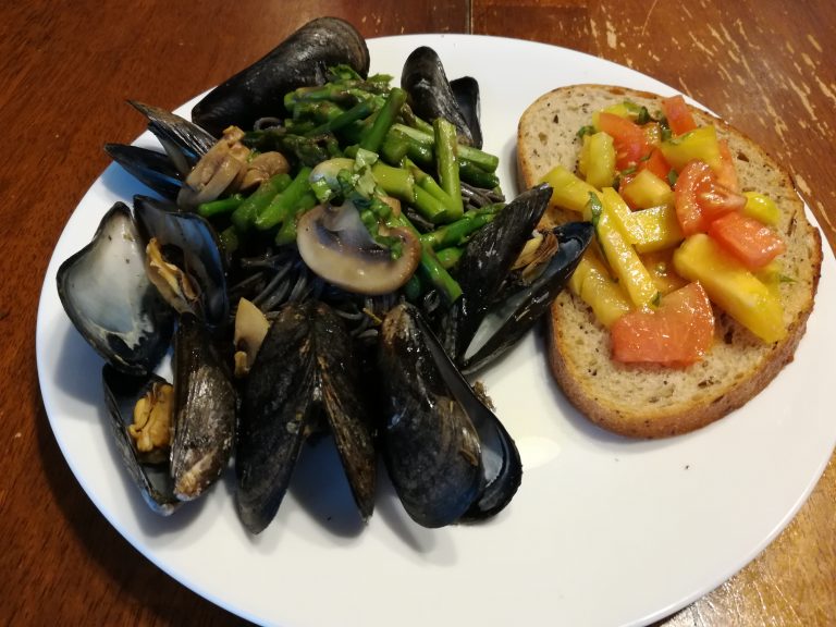 0524-KUllo-steamed-mussels-768x576